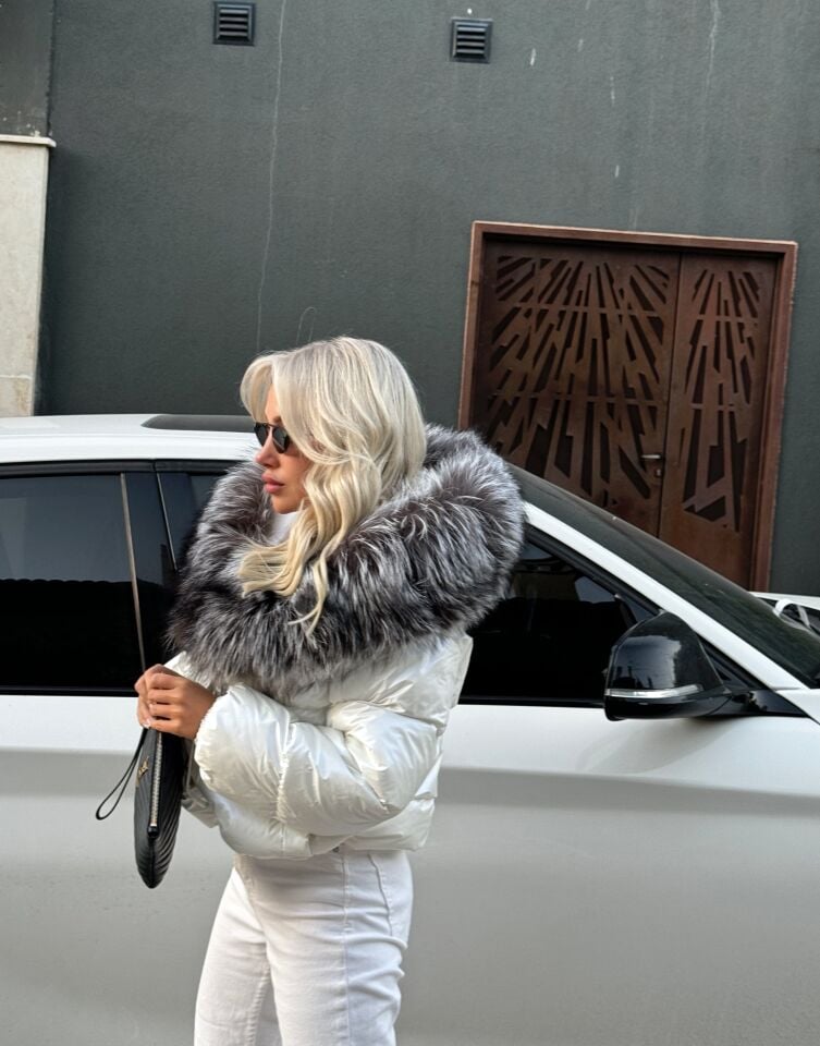 Paris White Kapüşonlu Arjante Kürklü Puffer Mont